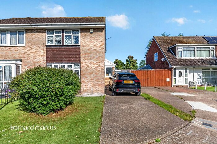 4 Bedroom End Of Terrace House For Sale In Hoylake Gardens, Mitcham, CR4