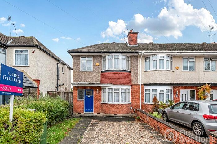 3 Bedroom End Of Terrace House For Sale In Drake Road, Harrow, Middlesex, HA2