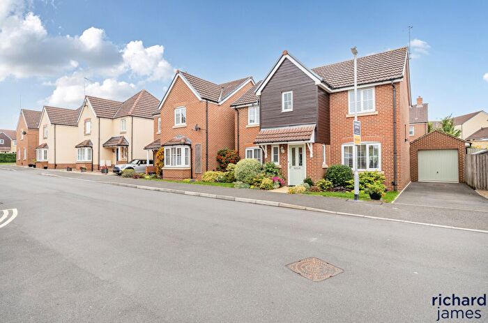 4 Bedroom Detached House For Sale In Mustang Way, Swindon, SN5