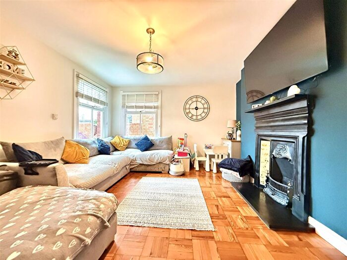 3 Bedroom Semi-Detached House For Sale In Baysham Street, Hereford, HR4 - Photo 7