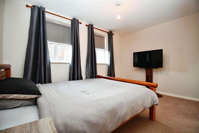 3 Bedroom Town House For Sale In Heatherwood Court, Bransholme, Hull, HU7