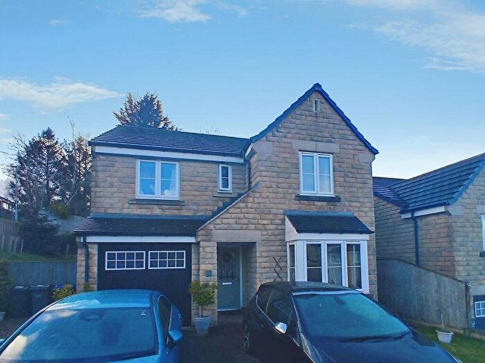 4 Bedroom Detached House For Sale In Kirkstall Close, Wilsden, Bradford, BD15