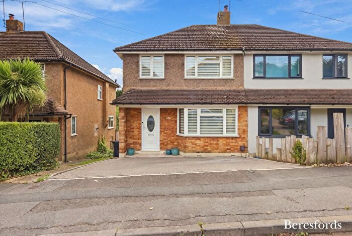 3 Bedroom Semi-Detached House For Sale In Weavers Close, Billericay, CM11