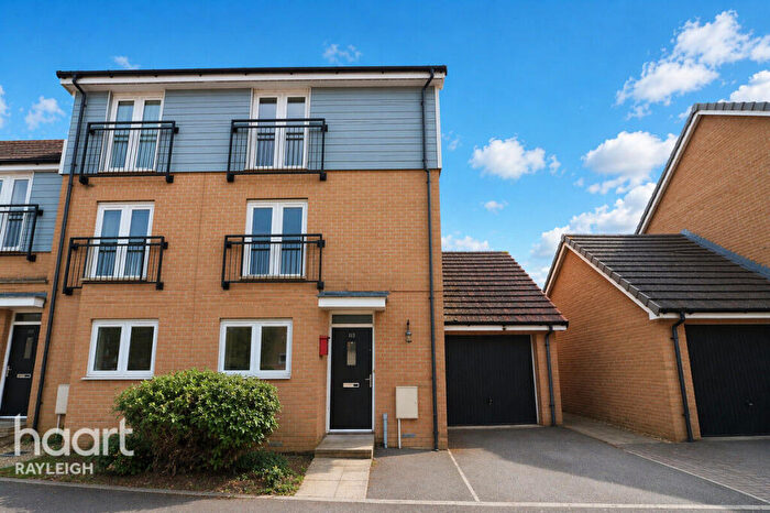 4 Bedroom Semi Detached House To Rent In Blake Avenue, Basildon, SS14