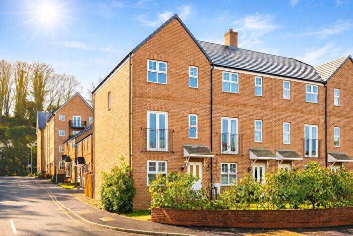 3 Bedroom End Of Terrace House For Sale In Ware Road, Hertford, SG13