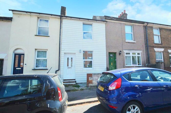 3 Bedroom Terraced House To Rent In Skinner Street, Gillingham, ME7