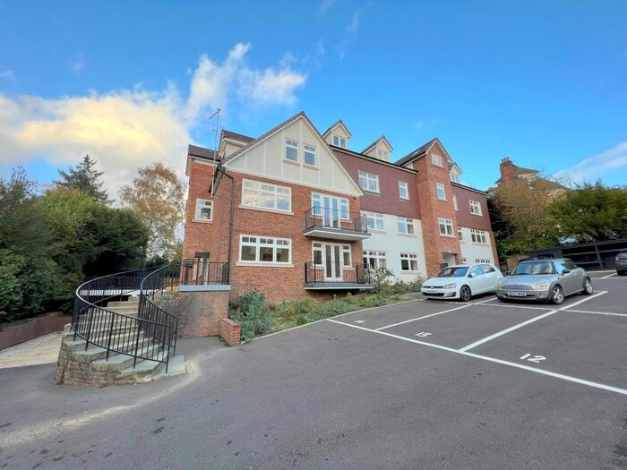 2 Bedroom Flat To Rent In Boyne Park, Tunbridge Wells, TN4