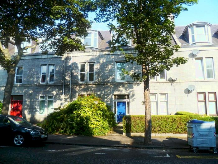 1 Bedroom Flat To Rent In Union Grove, Top Floor Right, AB10