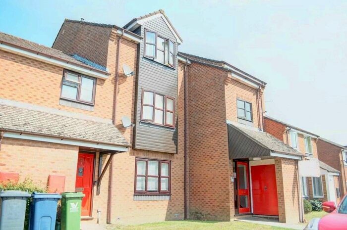 2 Bedroom Flat To Rent In Barkus Way, Stokenchurch, HP14