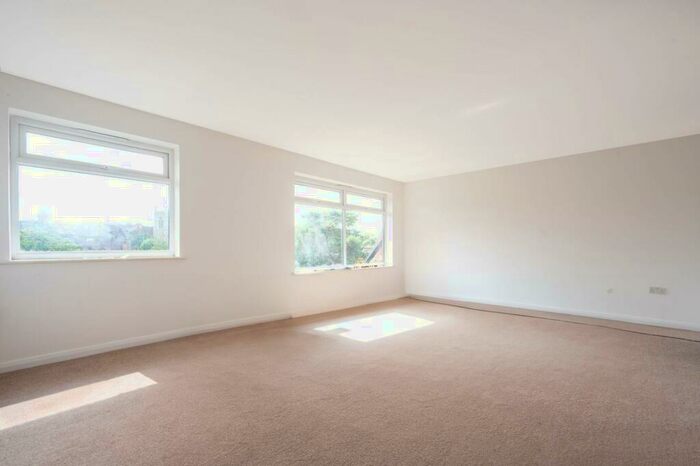 2 Bedroom Flat To Rent In Clandon Road, Guildford, GU1