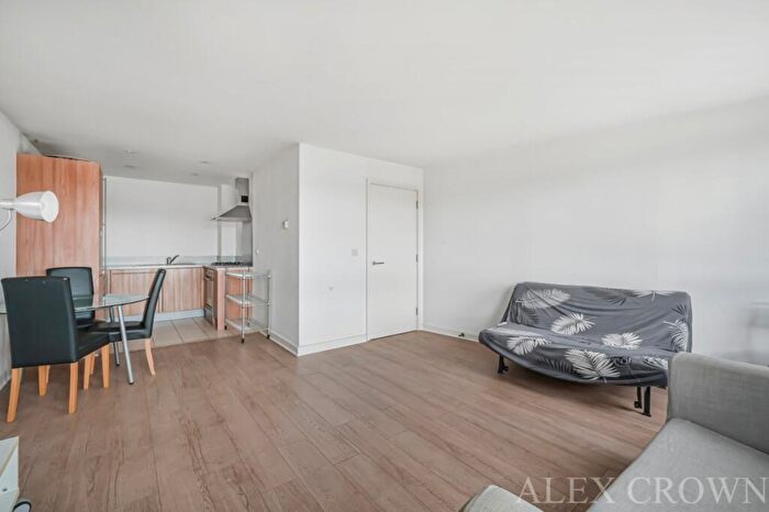 2 Bedroom Apartment For Sale In Eden Grove, Holloway, N7