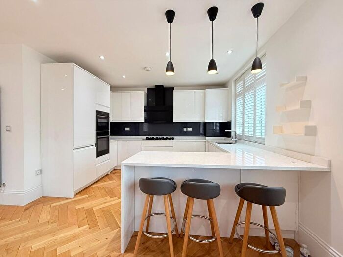 2 Bedroom Flat To Rent In Horn Lane, London, W3