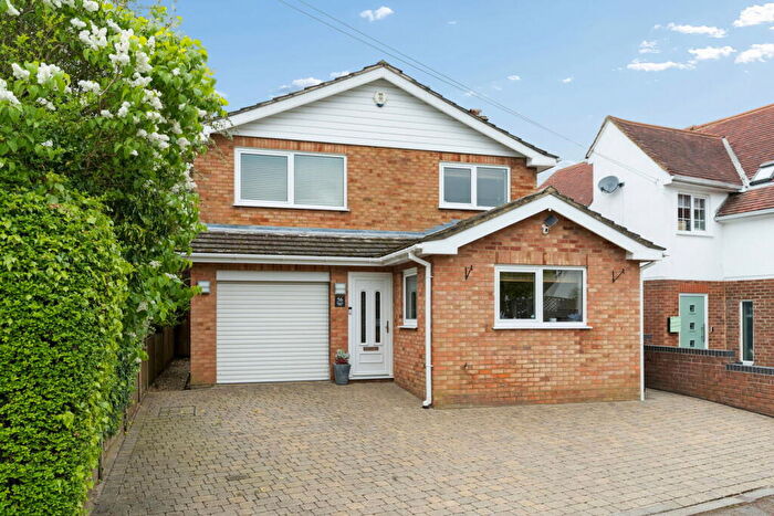 3 Bedroom Detached House For Sale In Seamons Close, Dunstable, LU6