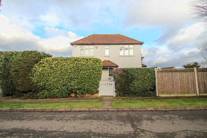 2 Bedroom Detached House To Rent In Cornwall Avenue, Claygate, KT10