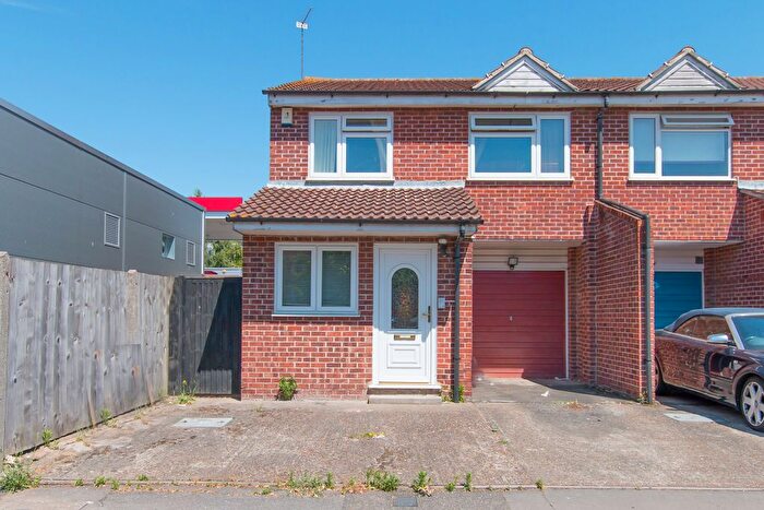 1 Bedroom End Terrace House For Sale In Neave Crescent, Romford, RM3