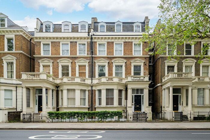 2 Bedroom Flat For Sale In Holland Park Avenue, Holland Park, W11