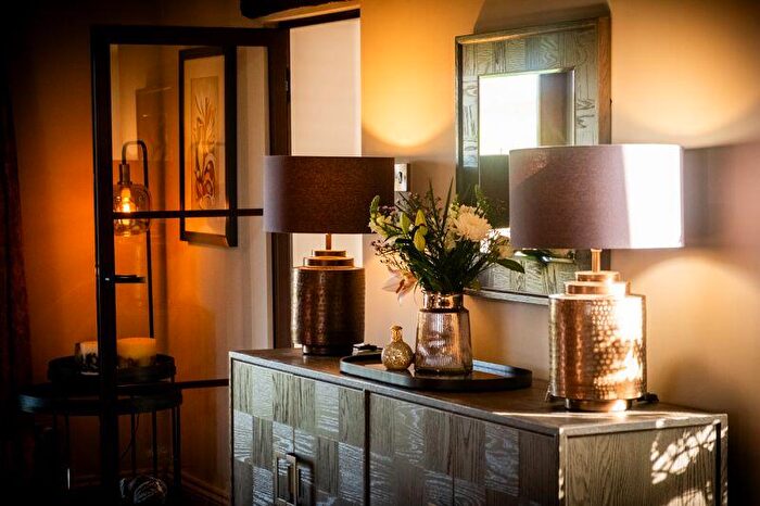 4 Bedroom Barn Conversion For Sale In The Old Stables, Slateley, Tamworth, B78