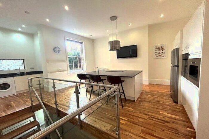 4 Bedroom Property To Rent In Wentworth Terrace, Wakefield, WF1