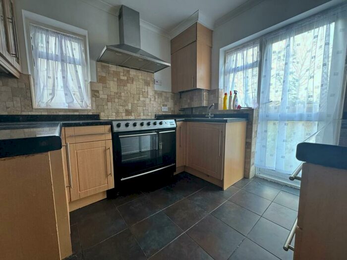 3 Bedroom Detached House To Rent In Great Cambridge Road, Cheshunt, EN8
