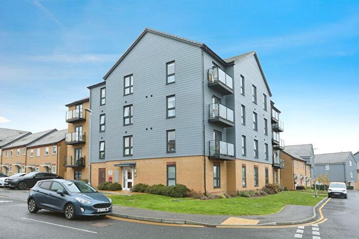2 Bedroom Flat For Sale In Lywood Drive, Sittingbourne, ME10