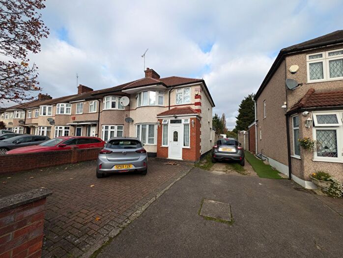 3 Bedroom End Of Terrace House For Sale In Bourne Avenue, Hayes, Greater London, UB3