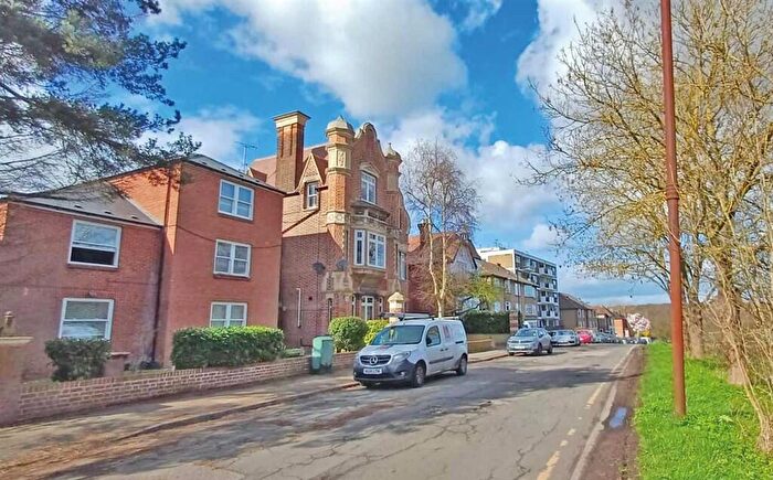 1 Bedroom Flat For Sale In Crescent Road, London, E4