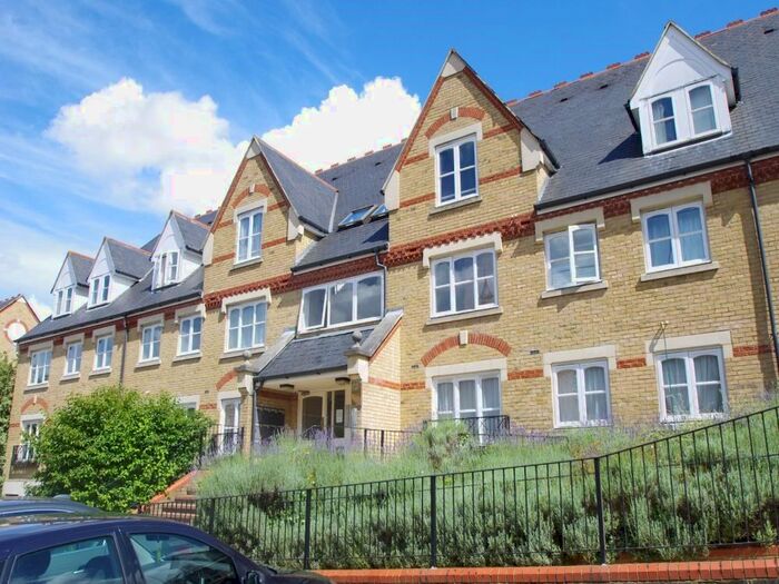 2 Bedroom Flat To Rent In Cheltenham House, Exeter Close, Watford, WD24