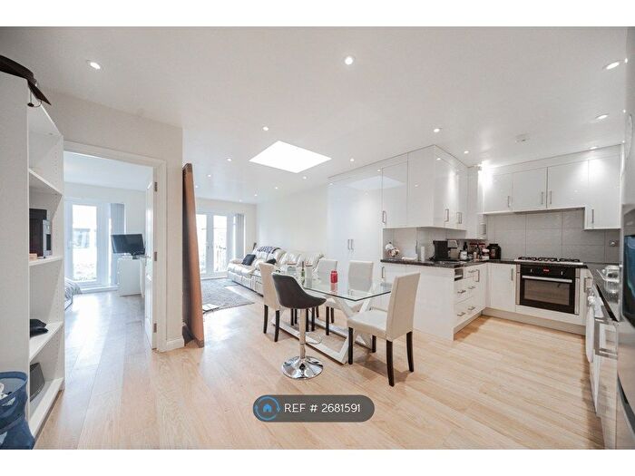 2 Bedroom Flat To Rent In Crowther Avenue, Brentford, TW8