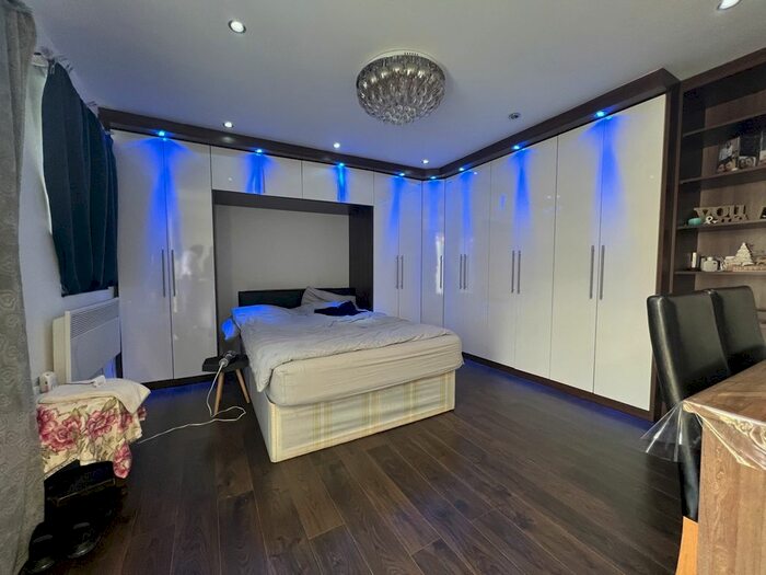 Studio To Rent In Brabazon Road, Hounslow, Middlesex, TW5