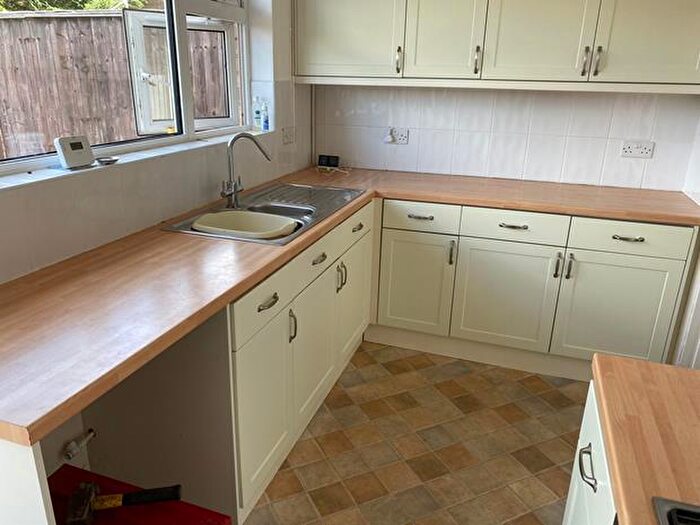 2 Bedroom Bungalow To Rent In South Close, Rushden, NN10