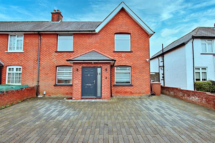 4 Bedroom Semi-Detached House To Rent In Hillside Avenue, Borehamwood, WD6