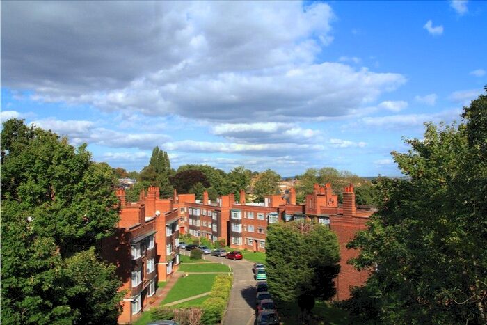 3 Bedroom Flat To Rent In Melbourne Court, Anerley Road, London, SE20