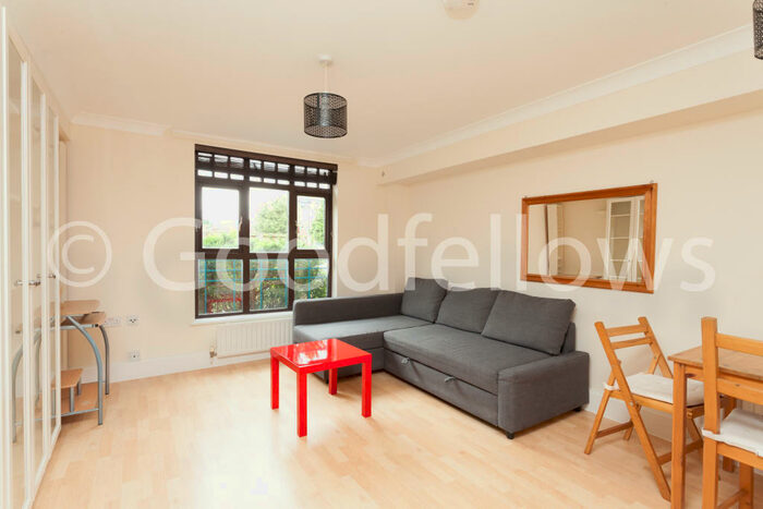 1 Bedroom Property To Rent In Bolton Drive, Morden, Surrey, SM4
