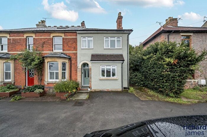 4 Bedroom Semi-Detached House For Sale In Fairview, Kingshill, Swindon, SN1