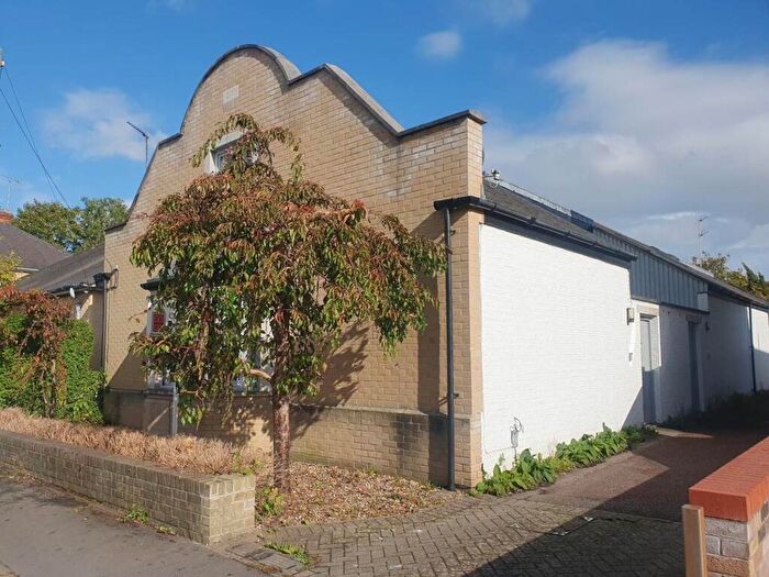 2 Bedroom End Of Terrace House To Rent In Frenchs Road, Cambridge, CB4