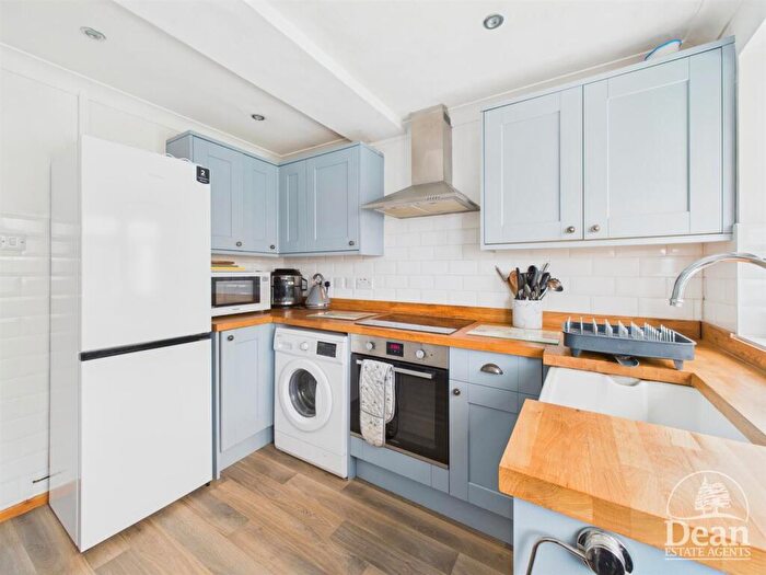 2 Bedroom Detached Bungalow For Sale In Oakhill Road, Mitcheldean, GL17