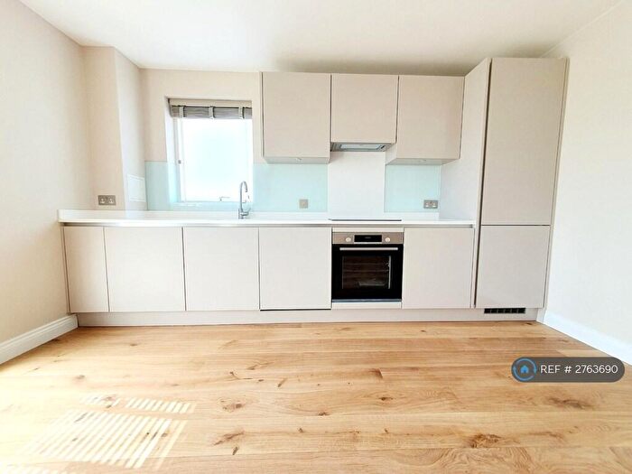 1 Bedroom Flat To Rent In Layla Court, London, N19