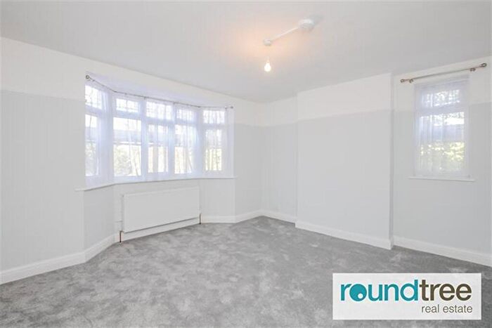 2 Bedroom Flat To Rent In Buckingham Court, Watford Way, Hendon, NW4