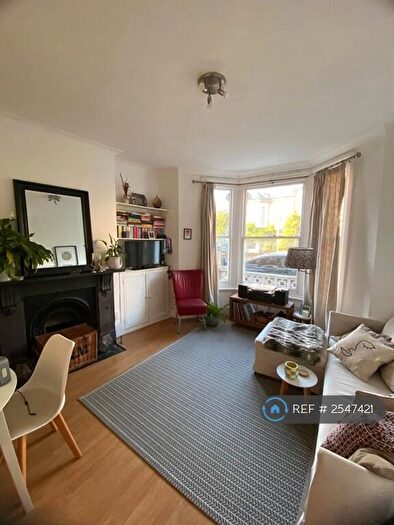 1 Bedroom Flat To Rent In St. John's Hill Grove, London, SW11