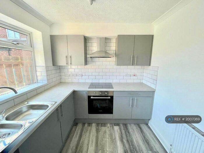 3 Bedroom Semi-Detached House To Rent In Farne Avenue, South Shields, NE34