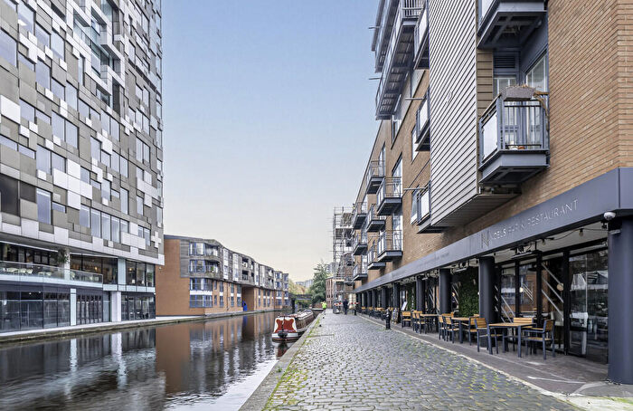 1 Bedroom Apartment To Rent In Canal Wharf, Waterfront Walk, B1