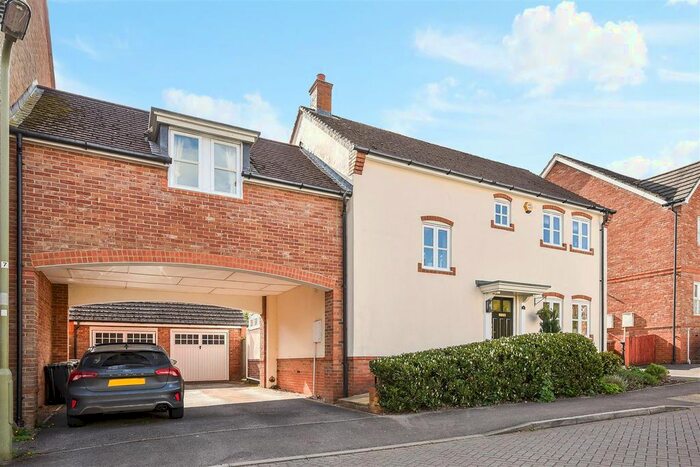 4 Bedroom Link Detached House For Sale In Montgomery Road, Enham Alamein, Andover, SP11