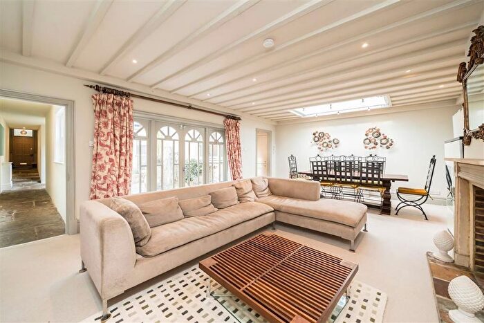 4 Bedroom Property For Sale In Narbonne Avenue, Clapham, SW4