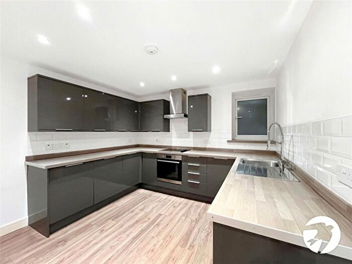 2 Bedroom Flat To Rent In High Street, Rainham, Gillingham, Kent, ME8