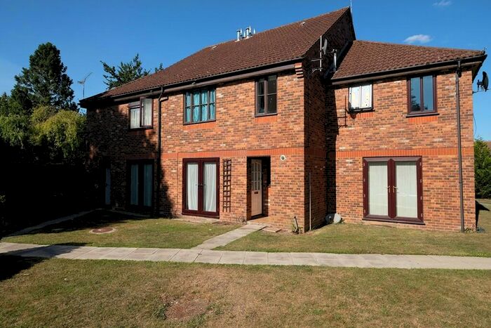 2 Bedroom Terraced House To Rent In Vicarage Road, SO40