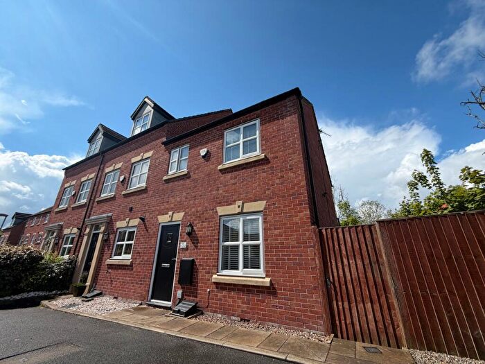 3 Bedroom Town House For Sale In Hutchinson Close, Radcliffe, Manchester, M26