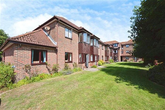 1 Bedroom Flat To Rent In Maple Court, Hayling Island, PO11