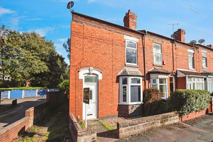 3 Bedroom End Of Terrace House For Sale In Thimblemill Road, Smethwick, West Midlands, B67
