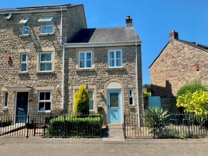 3 Bedroom End Of Terrace House To Rent In Henley Way, Frome, BA11