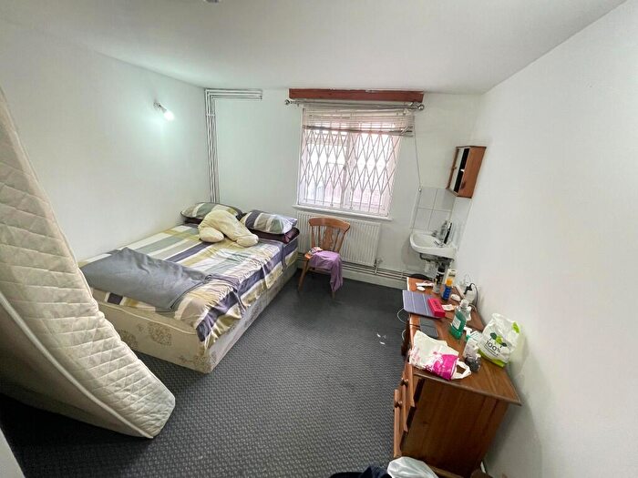 3 Bedroom Flat To Rent In Caledonian Road, London, N7